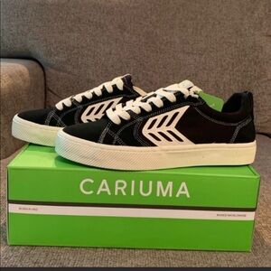 Size 8.5 Mens Cariuma shoes.